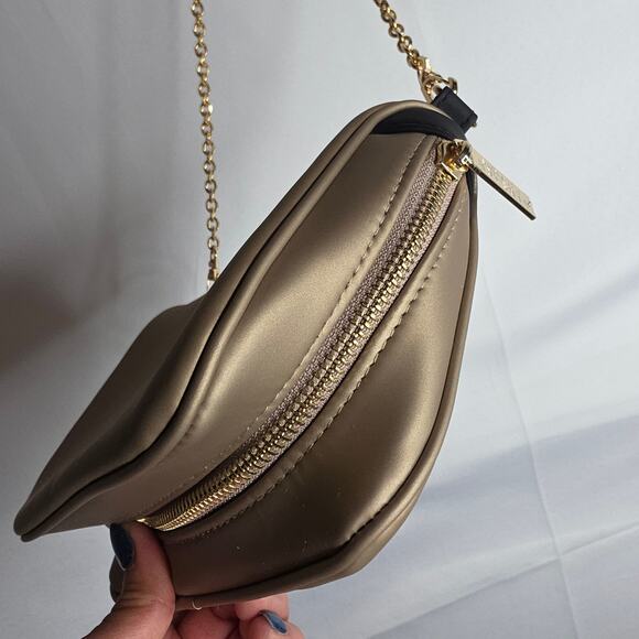 Versace Fragrance Gold Clutch Shoulder Crossbody Sm bag. Purse. Flaw! Used Once - Picture 9 of 16